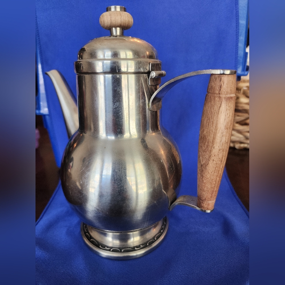 Vintage Danish Modern Oneida 18-8 Stainless Coffee Server with Teak Wood Handle - Picture 4 of 10